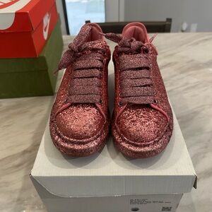 Alexander Mcqueens “Pink glitter”